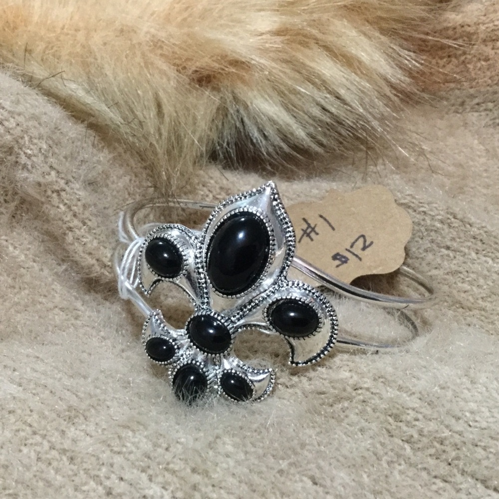 ⚜️Black and Silver Fleur De Lis Bangle Bracelet⚜️